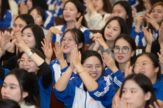 Giúp sinh viên tự tin bước ra 'trường đời'