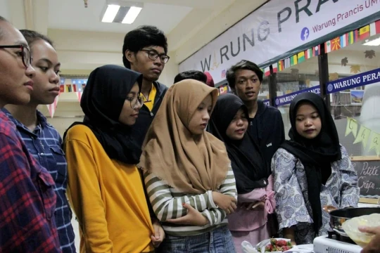 Pháp đề xuất bữa ăn 1 euro cho sinh viên