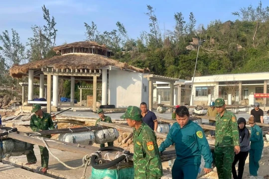 Những đóa hoa tuổi trẻ dâng lên Đảng