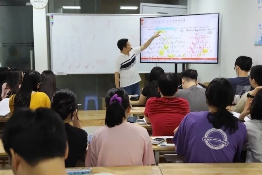 Giáo viên tự do hỏi về điều kiện dạy thêm