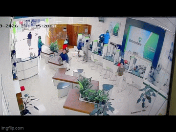 Nguồn gốc áo, mũ Grab được hai đối tượng sử dụng trong cướp ngân hàng ở Gia Lai