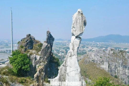 Chủ đầu tư nói về diện mạo ‘sáng trắng’ của hòn Vọng Phu sau khi gia cố 17 tỷ đồng