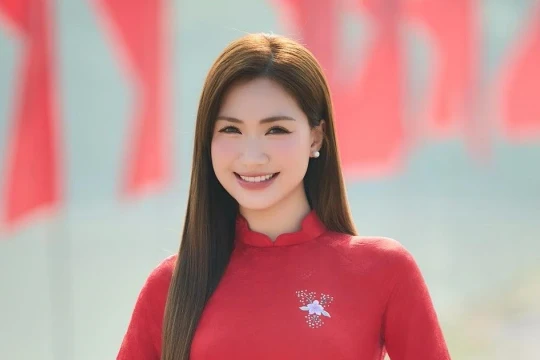 Ca sĩ Hòa Minzy cùng dàn sao Việt gửi lời nhắn xúc động đến U23 Việt Nam