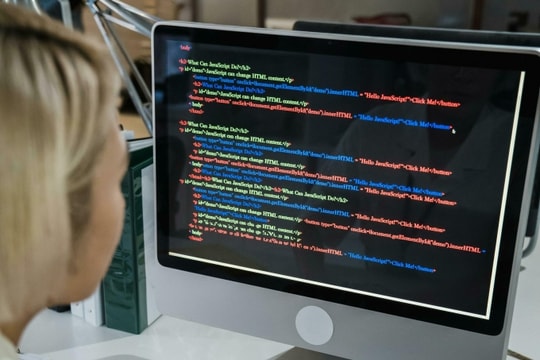 Bí quyết để da mướt mịn dù phải 'dán mắt' máy tính cả ngày