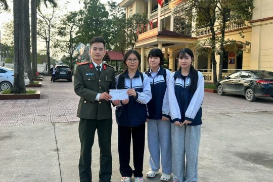 3 học sinh Bắc Ninh nhặt được của rơi trả người đánh mất
