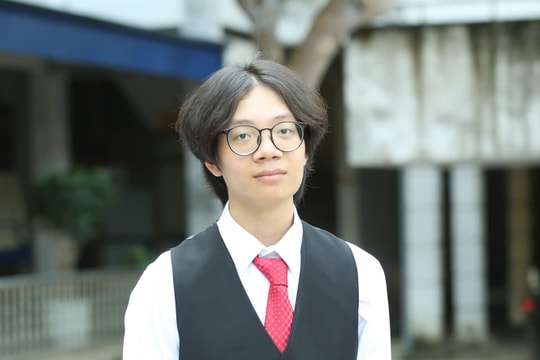 Đỗ thủ khoa tiếng Anh toàn quốc nhờ viết hơn 200 bài luận