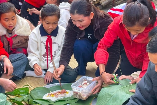 Bộ GD&ĐT cấm dùng công quỹ biếu quà cho lãnh đạo các cấp