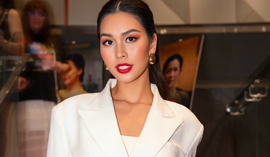 Siêu mẫu Hà Anh chia sẻ gắt: Đừng bao giờ vứt bỏ tình mẫu tử như bỏ bát nước đi!