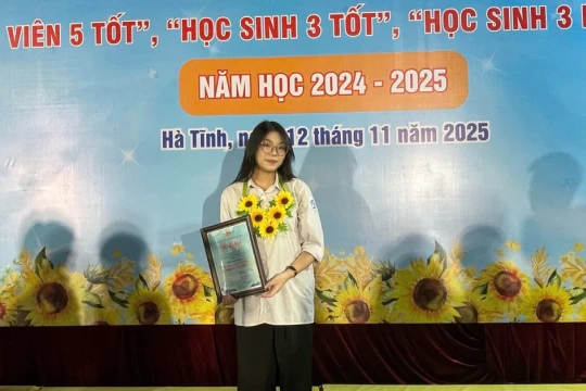 Bông hoa '3 tốt' đam mê đọc sách