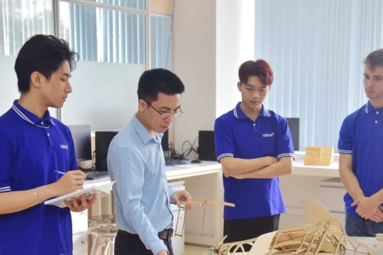 Tạo môi trường thu hút và giữ chân người tài