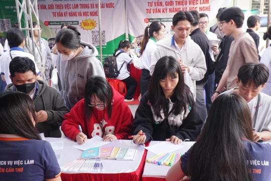 Hơn 2.200 sinh viên Cần Thơ tham gia Ngày hội việc làm
