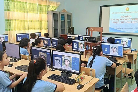 Nâng cao chất lượng giáo dục, đẩy mạnh chuyển đổi số giảm nghèo bền vững ở vùng biên