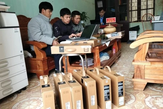 Trao máy tính về thôn, góp phần giảm nghèo, thu hẹp khoảng cách thông tin nơi vùng cao