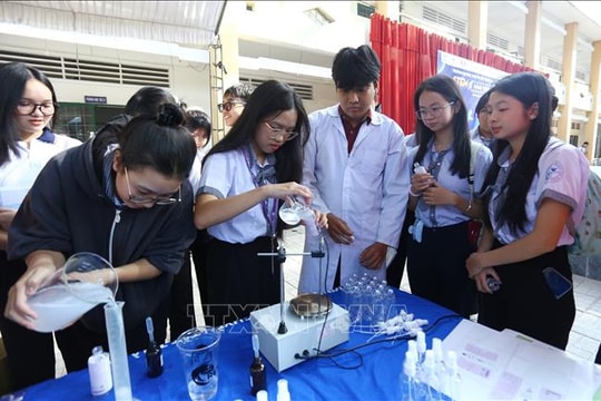 Triển khai mô hình liên kết kiến thức của nhiều môn trong cùng một tiết học