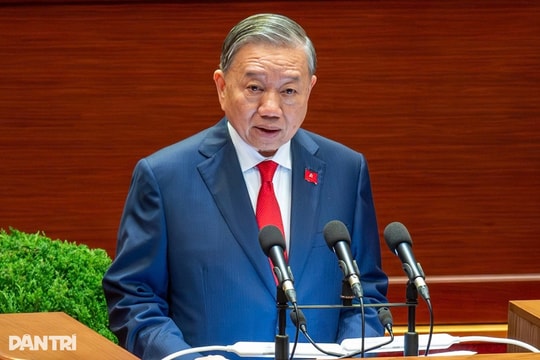 Tổng Bí thư Tô Lâm ký chỉ thị đầu tiên của Bộ Chính trị ngay sau Đại hội