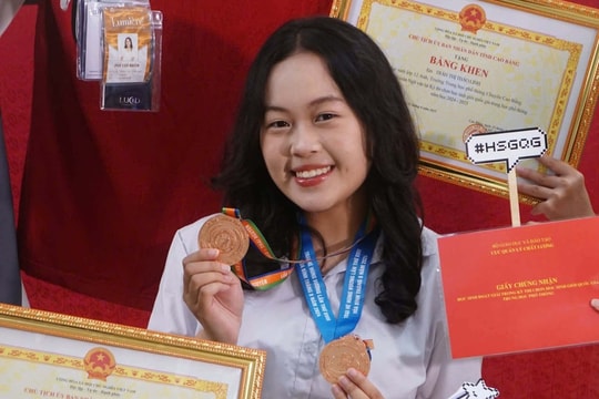 Bỏ học chuyên Anh, nữ sinh Cao Bằng rẽ hướng thi Văn và được tuyển thẳng