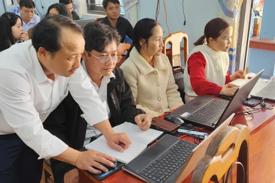 Thu hẹp khoảng cách công nghệ từ những lớp học vùng khó