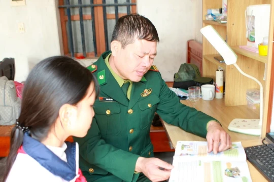 Điểm tựa từ những ‘Người cha’ mang quân hàm xanh