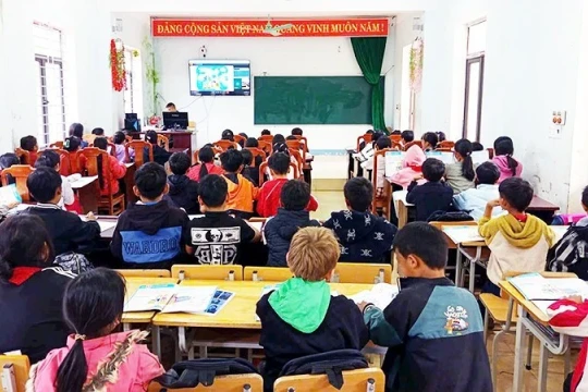 Chuyển đổi số giáo dục vùng cao tạo đột phá giảm nghèo thông tin từ nhà trường