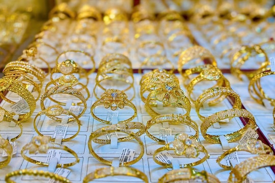 Giá vàng ngày 26/1: Vàng miếng SJC vượt mức 176 triệu đồng/lượng, thế giới vượt mốc 5.000 USD/ounce