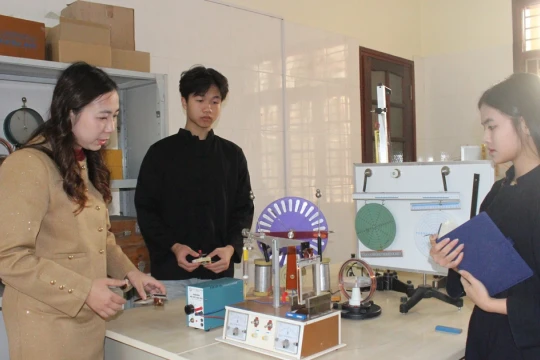 Học sinh DTTS tiếp cận khoa học công nghệ: Cơ hội song hành thử thách