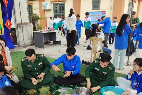 Ấm áp chương trình 'Xuân Biên phòng ấm lòng dân bản' tại Hưng Yên