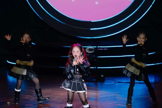 Hàng ngàn học sinh tỏa sáng tài năng nghệ thuật tại 'Light Up 2025'