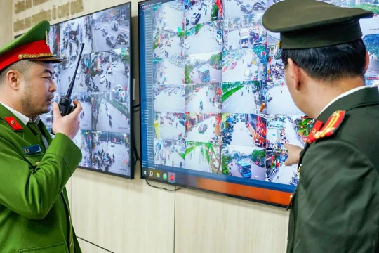 Công an phường ở Hà Nội thiết lập 'thế trận' gần 200 camera để xử lý vi phạm lấn chiếm vỉa hè