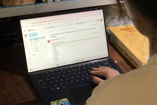 Sinh viên đếm ngược từng phút chờ đăng ký "chuyến xe 0 đồng" về quê ăn Tết