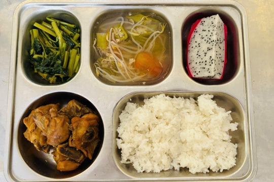 Hơn 2.200 học sinh dừng ăn bán trú vì nghi thực phẩm bẩn