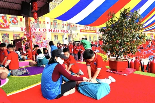 Trường học ở Phú Thọ tăng cường kỹ năng phòng cháy, cứu nạn cho học sinh