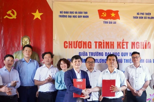 Trường Đại học Quy Nhơn kết nghĩa với thôn khó khăn ở Phú Thiện