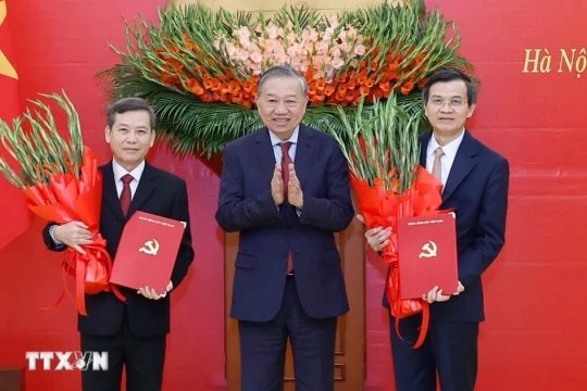 Tổng Bí thư Tô Lâm trao Quyết định của Bộ Chính trị phân công, bổ nhiệm cán bộ