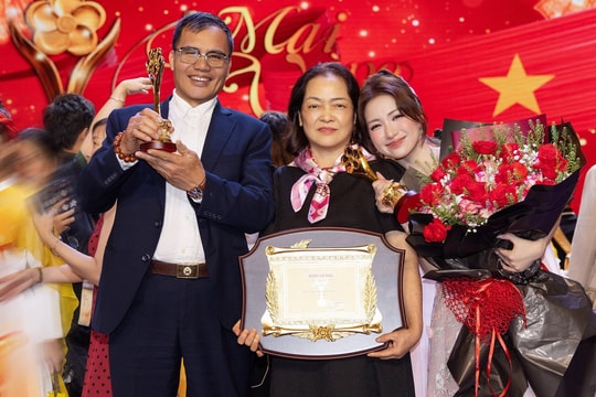 Hòa Minzy bị chỉ trích cướp sóng ở Mai Vàng