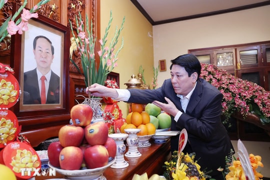 Chủ tịch nước thắp hương tưởng nhớ các nguyên lãnh đạo Đảng, Nhà nước