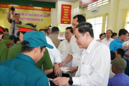 Chủ tịch Quốc hội Trần Thanh Mẫn thăm và tặng quà Tết tại Đồng Tháp