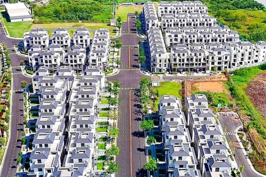 Nhà liền thổ TPHCM giảm một nửa giá