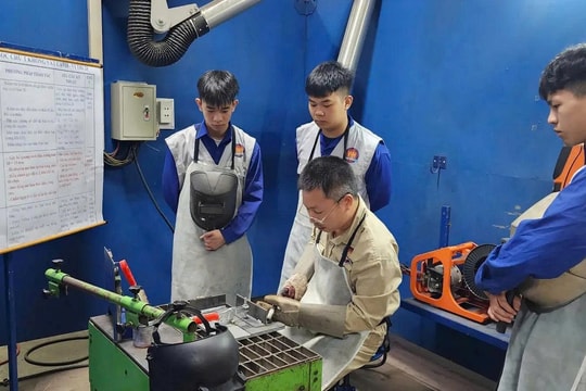 Nhóm ngành kỹ thuật - dịch vụ lên ngôi