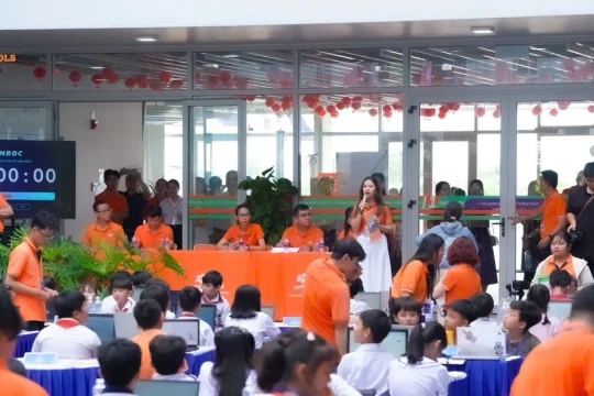 Gần 100 đội học sinh Tiểu học, THCS tranh tài AI & Robotics tại Cần Thơ