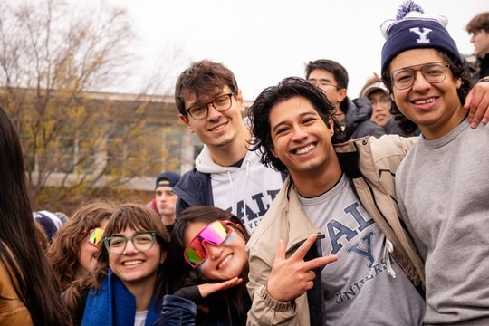 Đại học thuộc Ivy League miễn học phí và nhiều khoản khác cho sinh viên