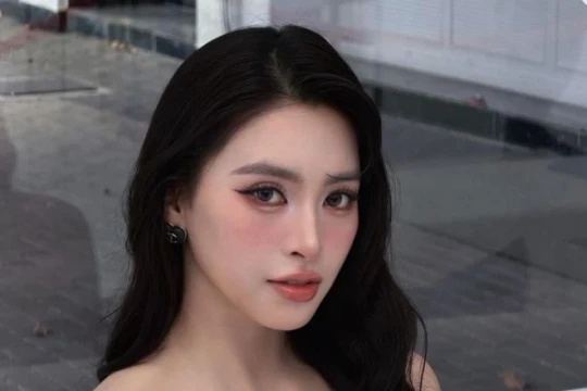 Hoa hậu Tiểu Vy xin lỗi về ồn ào liên quan ứng dụng cá cược