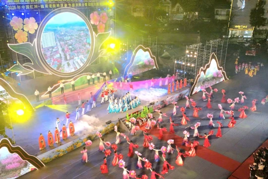 Giao lưu văn nghệ chào Xuân qua biên giới Việt - Trung