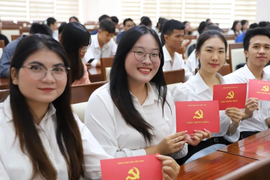 Phát triển Đảng trong học sinh - sinh viên: Bắt nhịp Gen Z