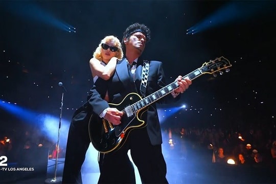 Rosé (BlackPink) bị đổ lỗi cho thất bại của Bruno Mars