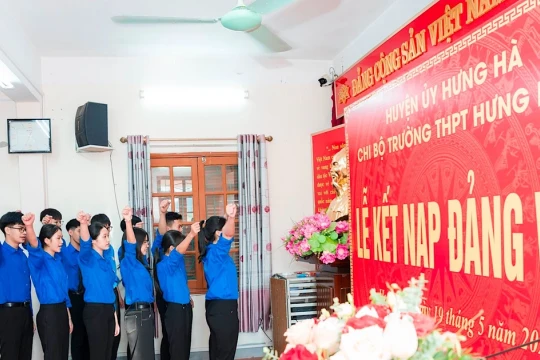 Ươm mầm 'hạt giống đỏ' trong trường học ở Hưng Yên