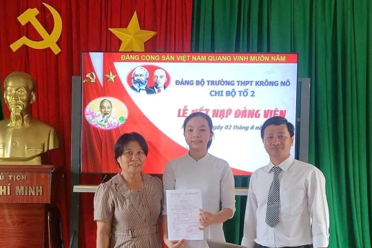 Phát triển Đảng trong trường học: Điểm tựa cho khát vọng cống hiến