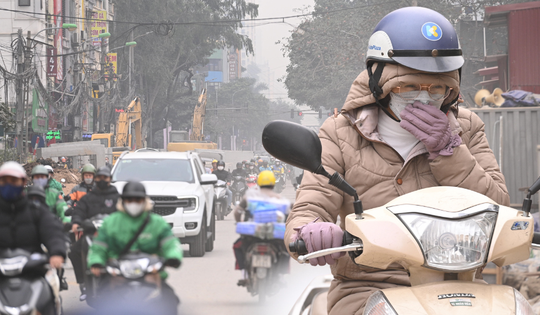 Sát Tết, đường Nguyễn Tuân vẫn ngổn ngang: Người dân Hà Nội "kêu trời" vì bụi mù kèm ùn tắc