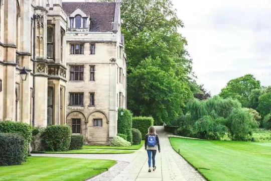 Những quy tắc du học sinh nên biết khi làm thêm tại Anh