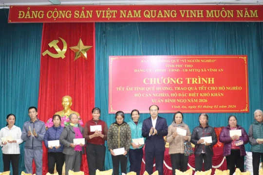 Trao 1.155 suất quà Tết cho các gia đình có hoàn cảnh khó khăn ở tỉnh Phú Thọ