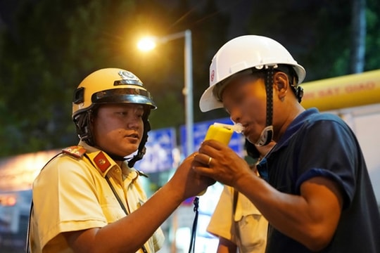 Sau khi uống rượu bia, đi bộ về nhà vẫn có thể bị phạt tiền?